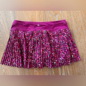 LULULEMON Time to Shine Tennis Skirt in Paradise Camo Multi / Regal Plum Size 6